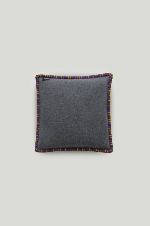 Amsterdam Cushion Deep Violet | Lisa Yang | Lila mörklila grå kuddfodral i 100% kashmir