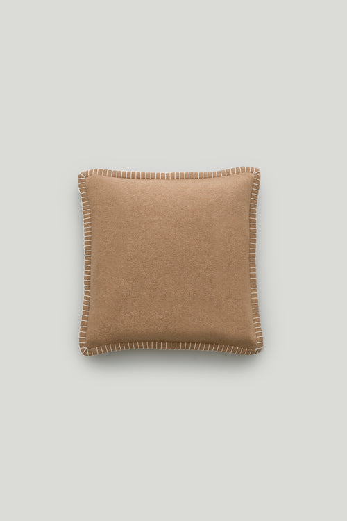 Amsterdam Cushion Walnut | Lisa Yang | Brun vit kuddfodral i 100% kashmir