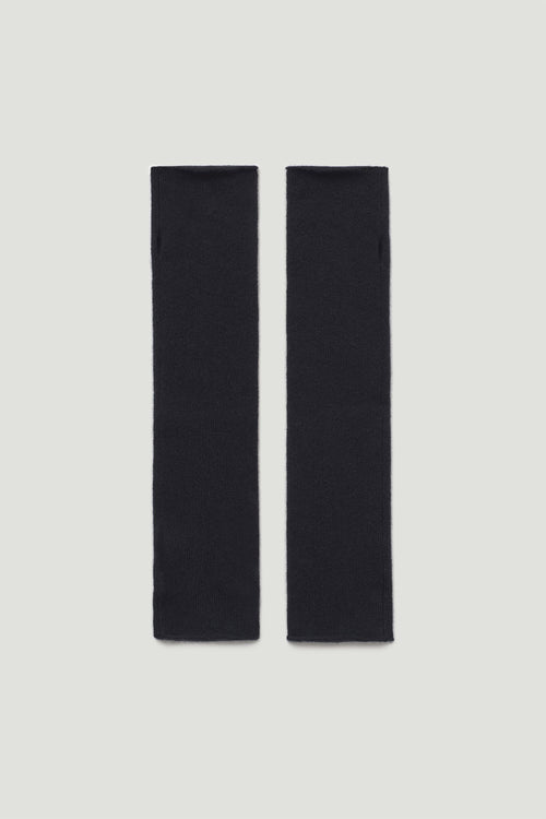 Aspen Arm Warmers Black | LISA YANG | Svarta armvärmare torgvantar i 100% kashmir