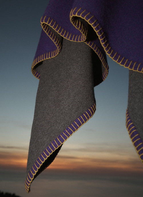 Stockholm Blanket Deep Violet Graphite | Lisa Yang | Lila grå filt pläd i 100% kashmir