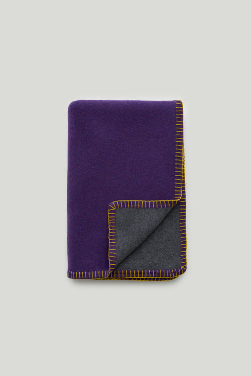 Stockholm Blanket Deep Violet Graphite | Lisa Yang | Lila grå filt pläd i 100% kashmir